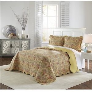 Waverly Queen Swept Away Bedspread with 2 Standard shams.